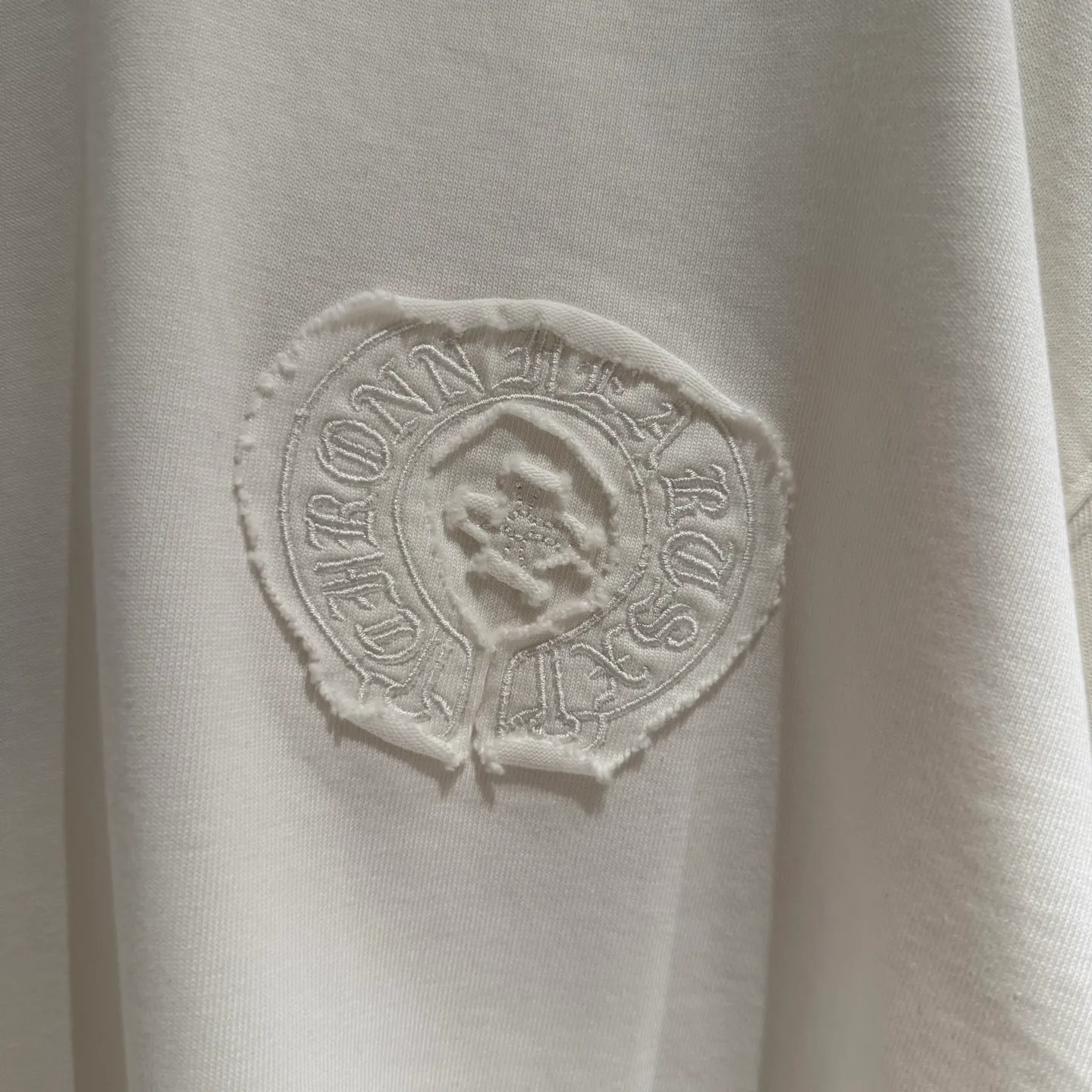 🅿️330 [Strict quality control] CH Croixin's new long-sleeved sweatshirt T-shirt. Heavy 340g double yarn fabric. Wash the whole garment twice. Frayed and torn on all four sides. Heavy fabric. The neckline is made of icy Salona. Loose fit. Deep, wide and stylish. No deformation or shrinkage. Color: 3 colors, black, white and gray. Size: M-2xl